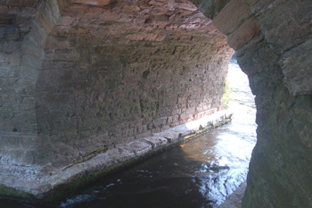 small arch at Harrold Bridge May 2008